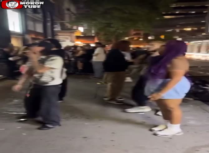 Video :A drunken youth was attacked after inadvertently shoving a female